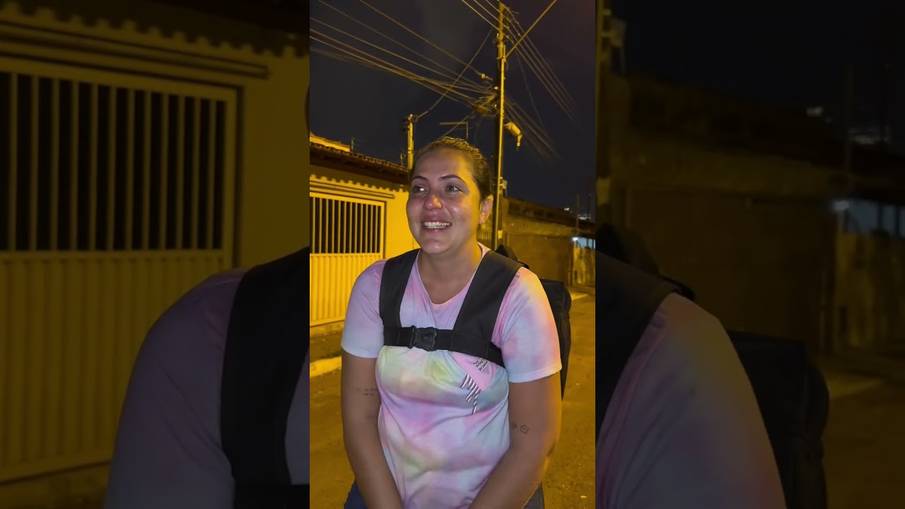 Milionária dá carro a jovem entregadora por seu grande coração 😭 Sua história nos fez chorar...