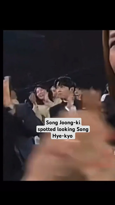 Song Joong-ki spotted looking at Song Hye-kyo