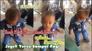 ANAK KECIL JOGET DI TEMPAT UMUM