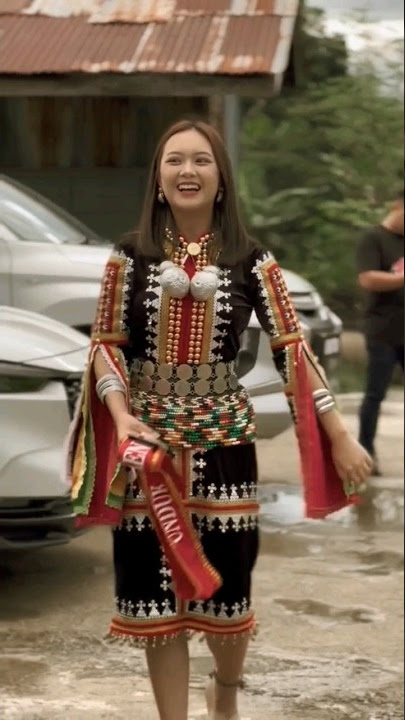 Terpesona oleh kecantikan alami gadis Dayak IBAN kalimantan