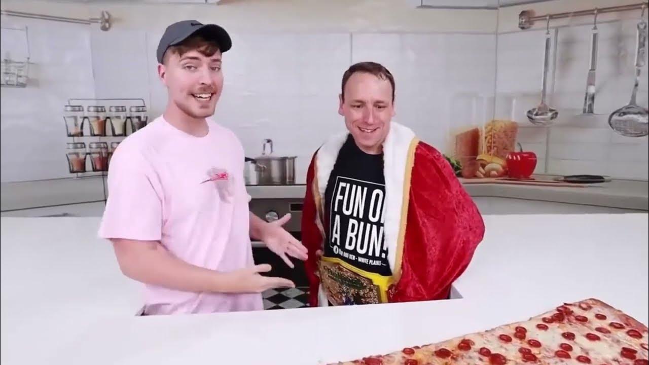 Включи видео мистер бист на русском. Pizza Мистер Бист. Мистер Бист Золотая пицца. Мистер Бист пицца 1000000 килограмм Beast.