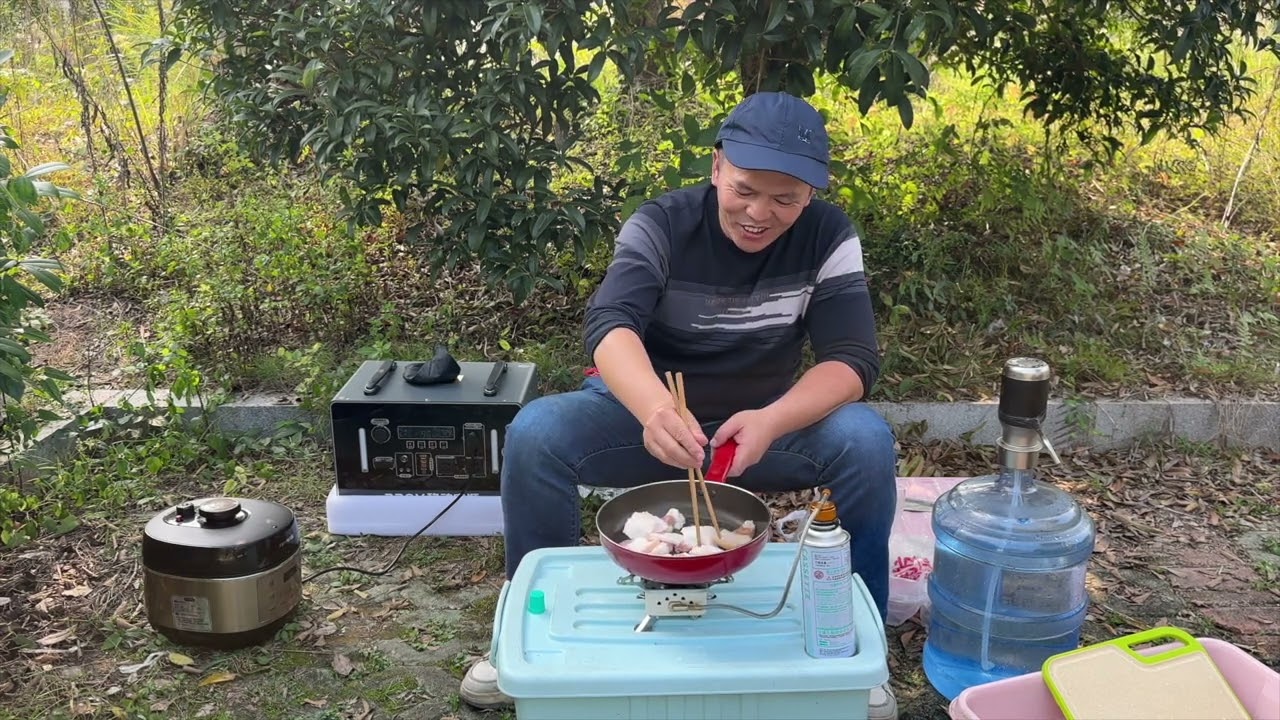 野外露營熬豬油，炒上一盤豬油渣菜，過上躺平的生活