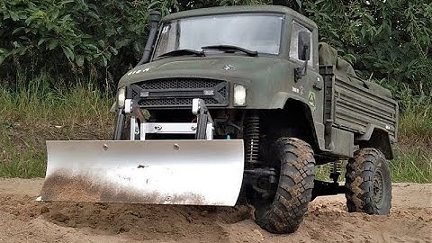 RC AXIAL SCX10.2 UMG10 snow plow sand test