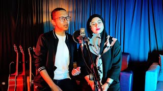 Video voorbeeld van "Gemuruh (Search & Wings) - Acoustic cover by Aepul Roza & Leez Rosli"