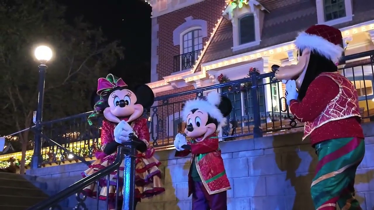 Mickey, Minnie, and Goofy’s Grand Championship Snowball Fight!