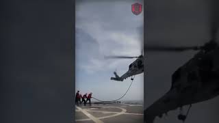 Как вертолеты приземляются в бурном море? #shorts