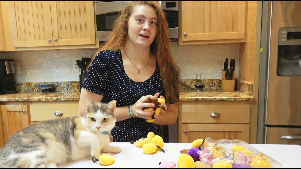 👀EMOJI EMOTICON Key Chain Plush  Party Favors Stocking Stuffers 👈