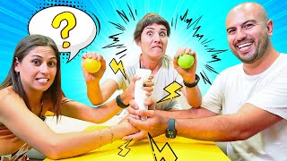 Komik video! Mesut, Ayşe ve Ümit ile kimin refleksleri daha iyi kışkırtması. Eğlenceli oyunlar
