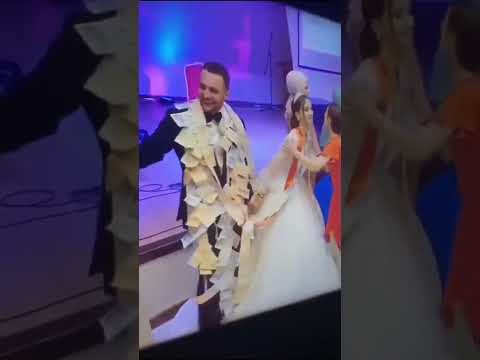 العريس بموقف محرج من المعازيم