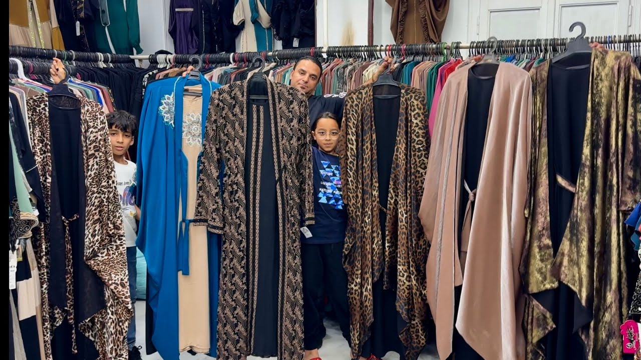 إنزلوا الصبح مكتب الحاج حسب الله بيصفى العبايات بنص التمن😯