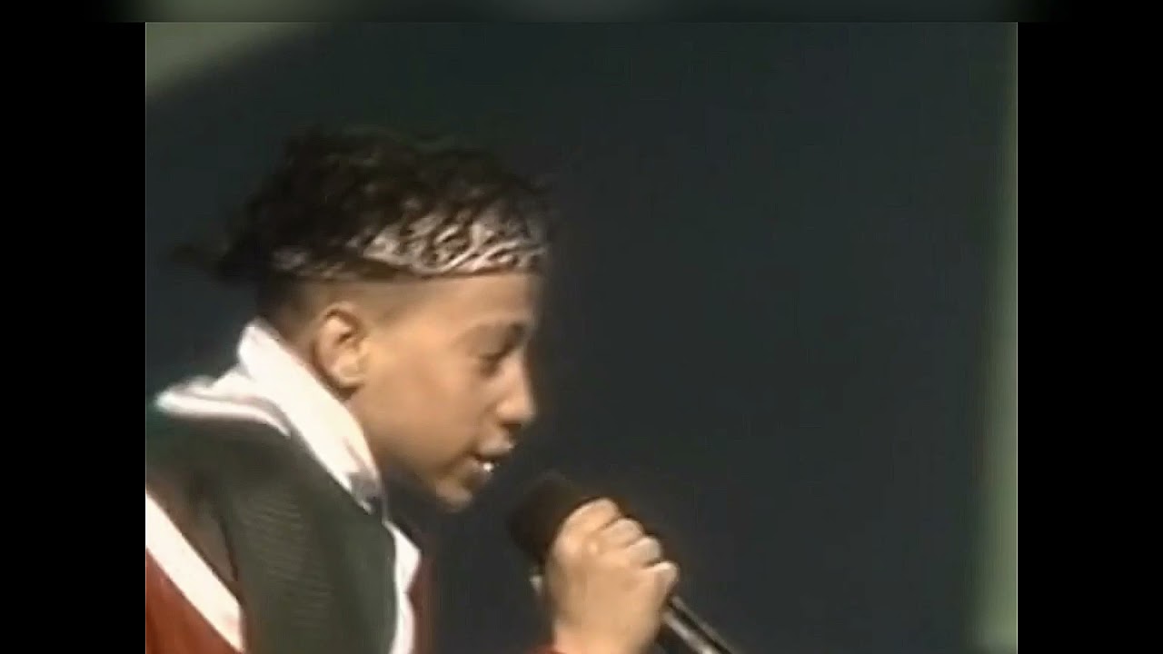 Ver Kriss Kross "Jump" live! It's Showtime at the Apollo! 1992 en YouTube Ver Kriss Kross "Jump" live! It's Showtime at the Apollo! 1992 en YouTube