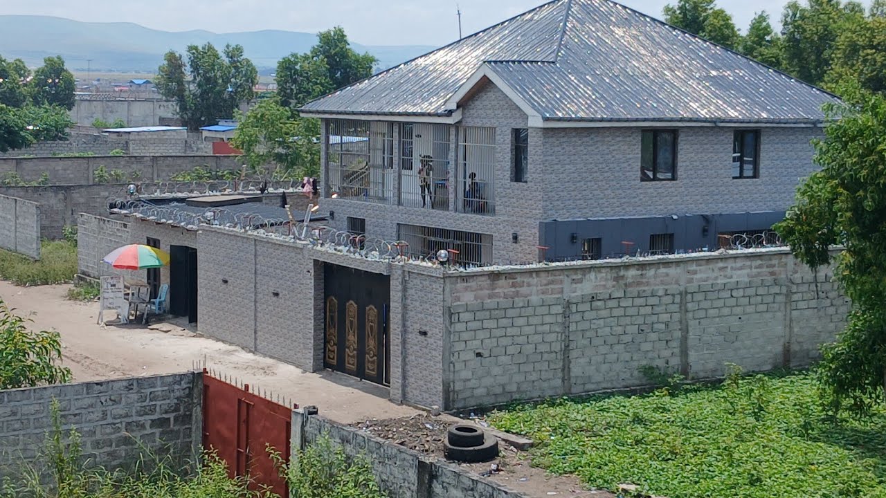 Ns Sme le25/2/2026 BINGI B CITÉ MARÉCHAL Q FATHI A VENDRE 4 Parclls de 18m/22 CLÔTURER, PORTAIL.....