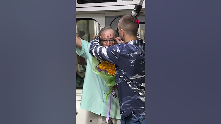 Random Acts of Kindness: Guy Surprises Strangers #shorts
