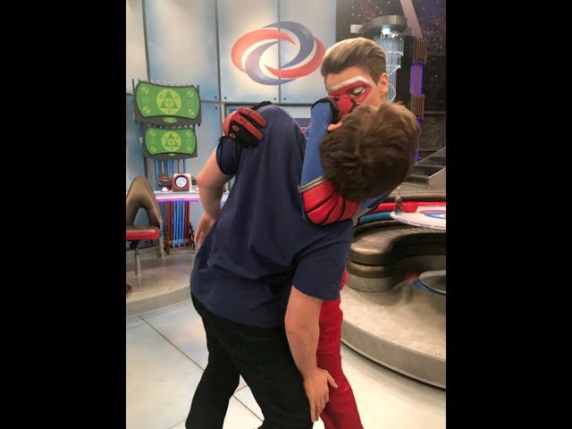 Jace Norman kisses Sean Ryan Fox?! / 14 September 2017