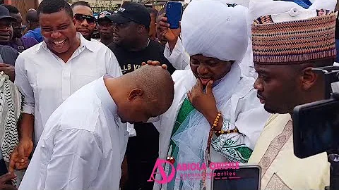 WOW....SEE WHY MC OLUOMO REMOVE HIS CAP AT PASUMA MUMS BURIAL