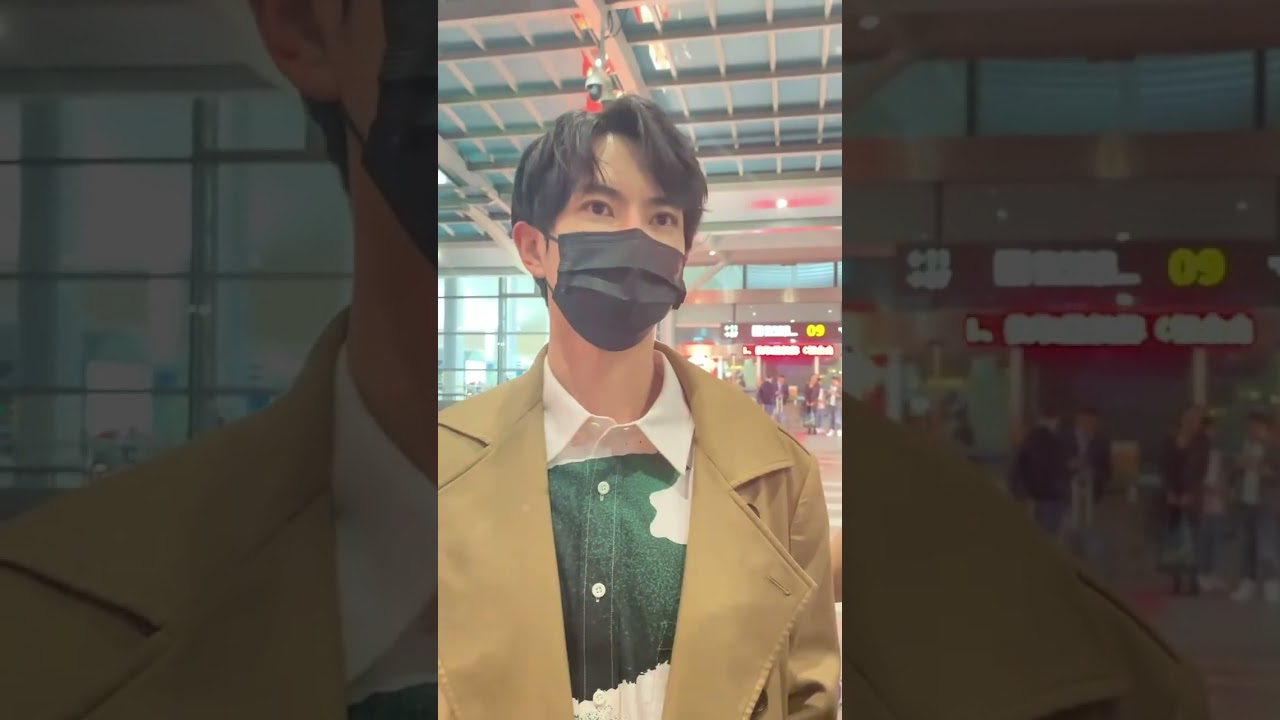 这些才是他的真爱粉，都是很关心他的，说他的眼睛有血丝，脖子怎么很红？肯定是挨打了