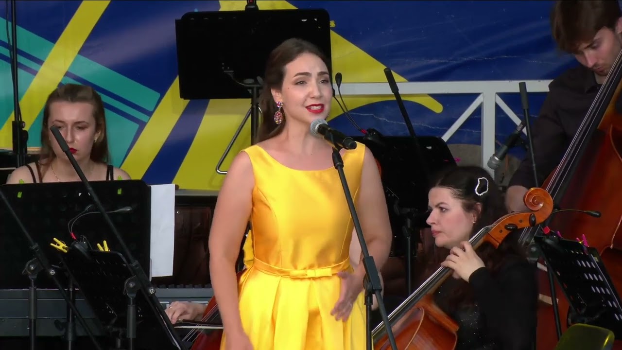 Композитор И.Пинхасов. Поэзия Н.Цыркун. Капелла "Сонорус". Дирижер В. Ларин. Певица М.Гладикова