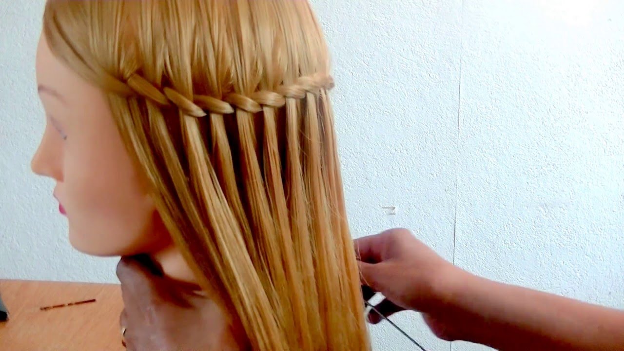 peinado de estilo arabe con trenza de cascada