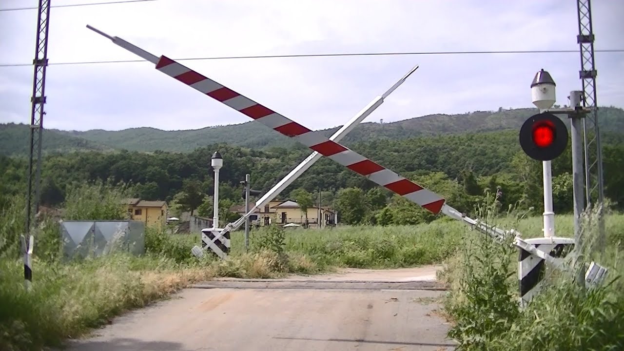 Spoorwegovergang Dragoni (I) // Railroad crossing // Passaggio a livello