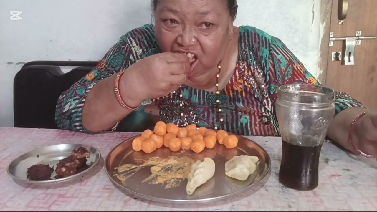 Mukbang video ( momo and coke )#mukbang #food #mukbanginternational #eating 