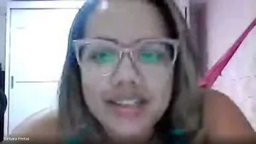 O que acontece com a quantidade de água na urina se os níveis de hormônios Anti-diurético no sangue estiverem baixos e se eles estiverem altos?