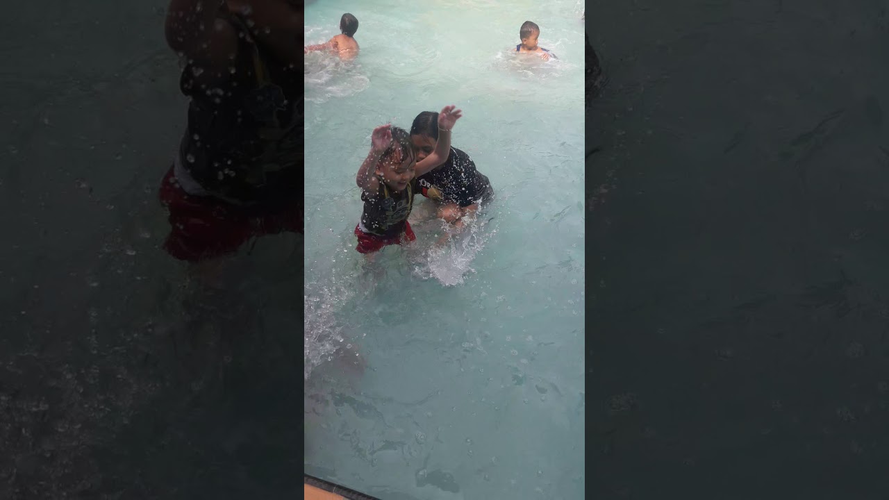 kakak mandi kolam - YouTube