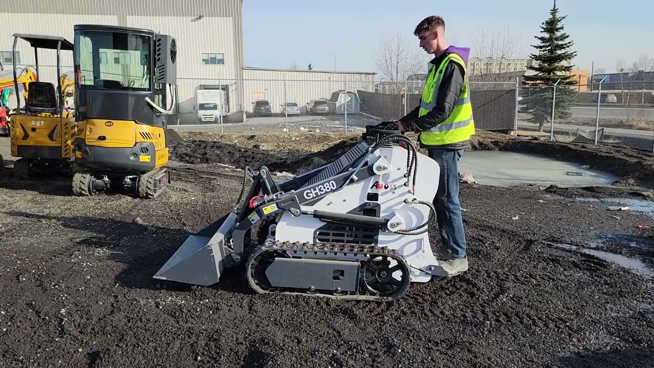 Boss Slip Loader GH-380 April 2025 Equipment Auction