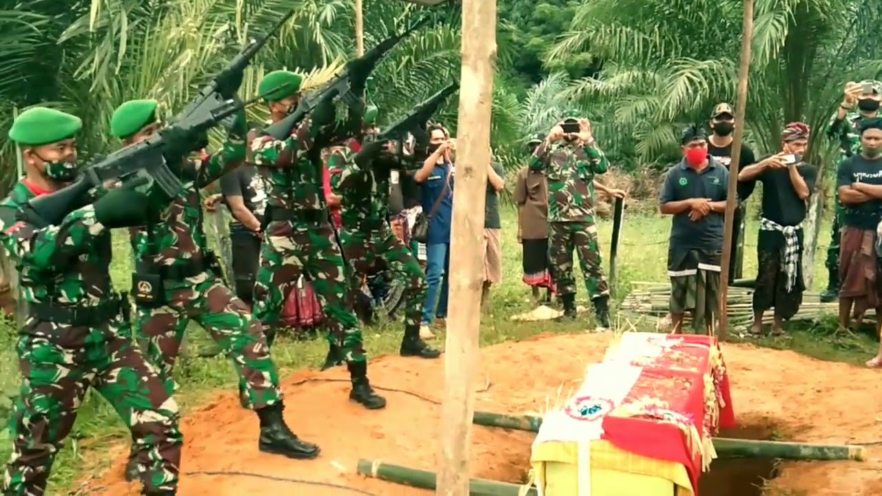SALPO | UPACARA PEMAKAMAN SECARA MILITER @TNIAngkatanDarat @korem101antasari @kodamvimulawarman4422