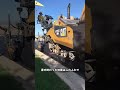 アメリカの田舎の道路工事はなんてワイルドなんだ!セメントを泥の上に直接流し込み、三日後には電動ドリルでも歯が立たなくなる。