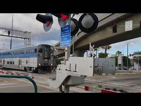 Amtrak Pacific surfliner in Chatsworth station again 