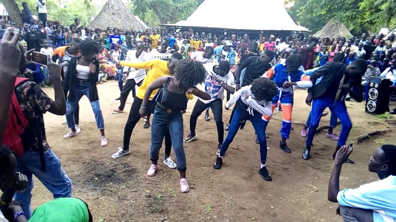 Nuer Gambella dancers group