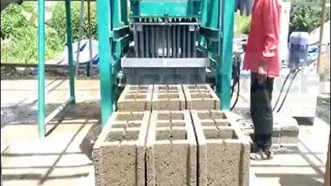 Conmach BlockKing-09MS Block and Interlock Making Machine during 20 cm Hollow Block Production 5