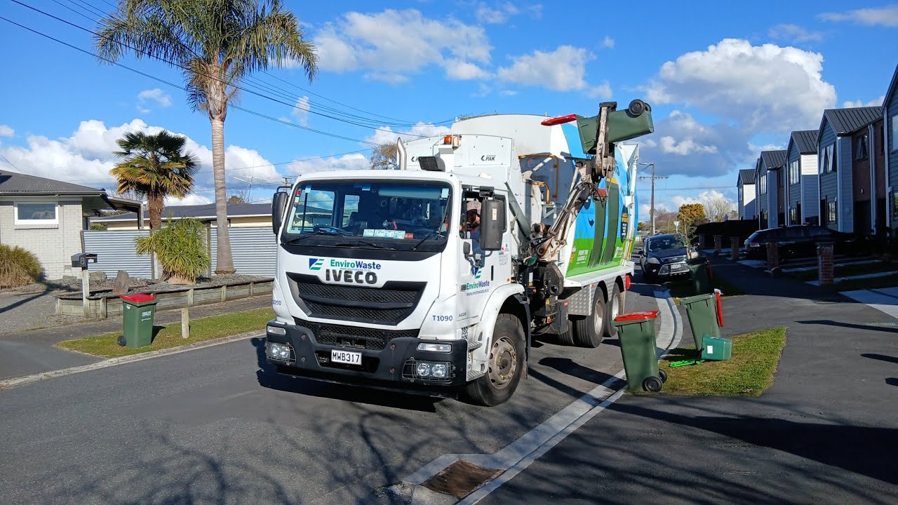 Hamilton Garbage - Roaring 1090 - Junked Lifter