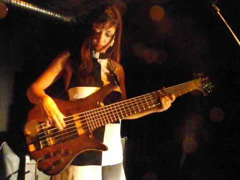 flavia-couri-and-amazon-custom-bass-in-france-2014