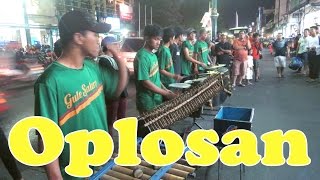 Oplosan - Angklung Malioboro (Pengamen Jogja) Lihat Lebih Dekat chords