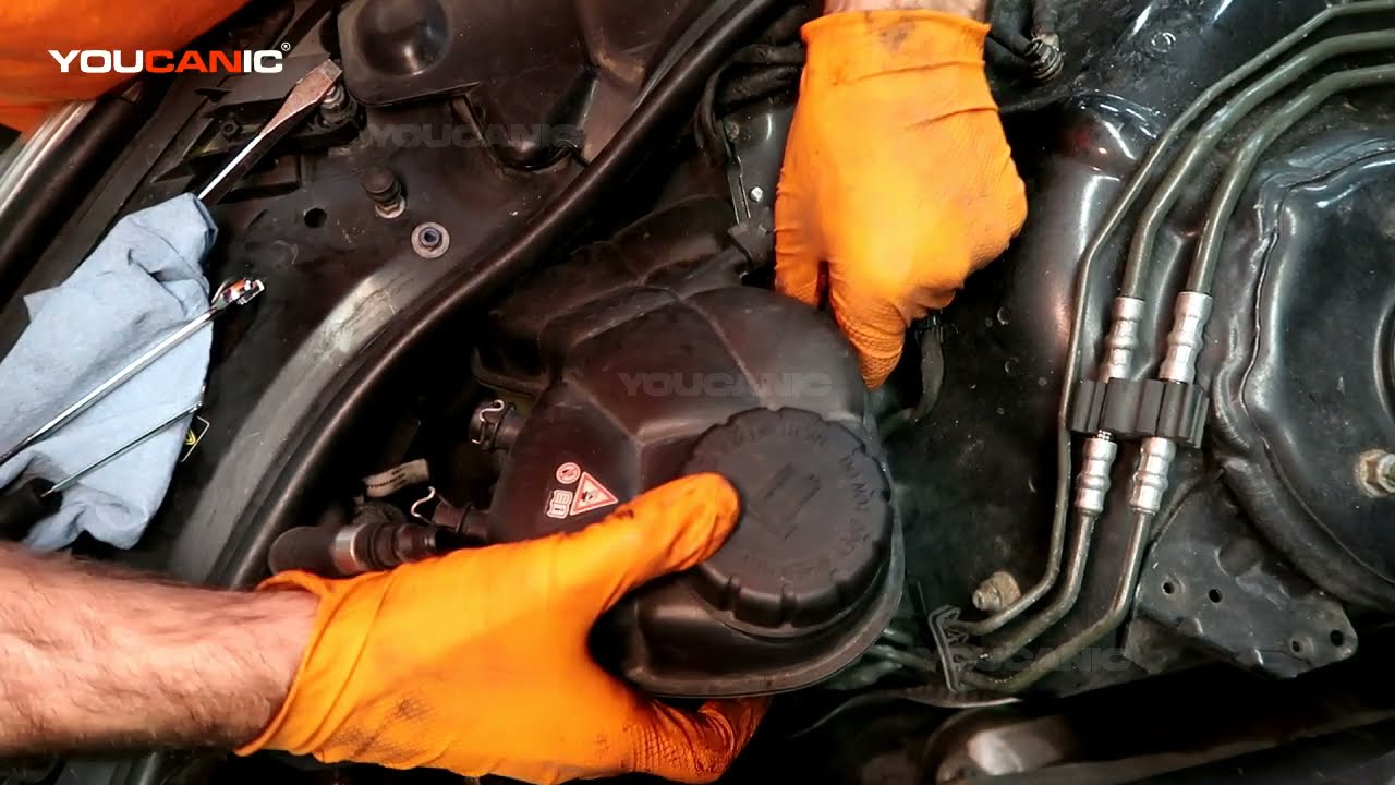 20062013 MercedesBenz SClass W221 S550 V8 Radiator Coolant Reservoir