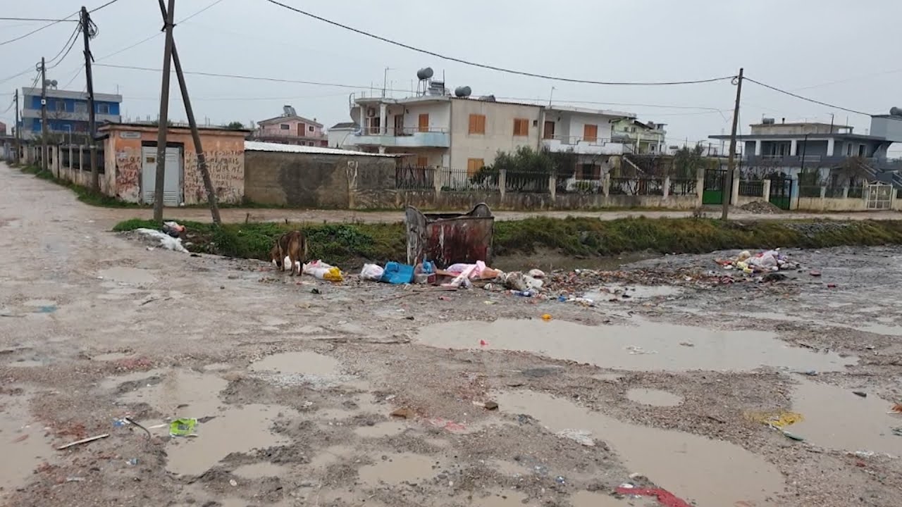 Ora News - Kanali rrezikon t’i përmbytë, banorët e ish-kënetës: Tmerrohemi kur bie shi