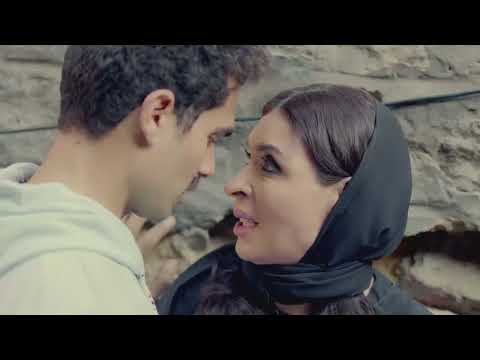 البنت زاى القطر طب خلى بالك لتتزنق فى المزلقان