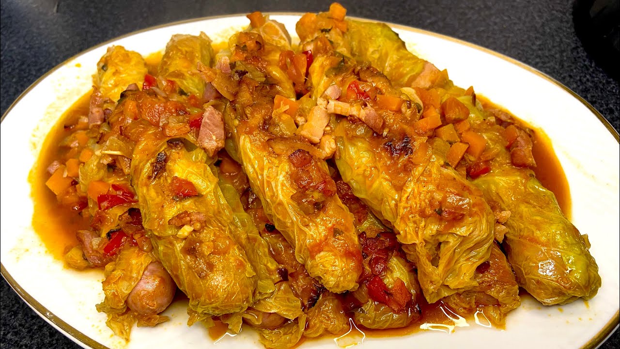 Salsichas frescas enroladas em couve lombarda ( Receita Portuguesa! )