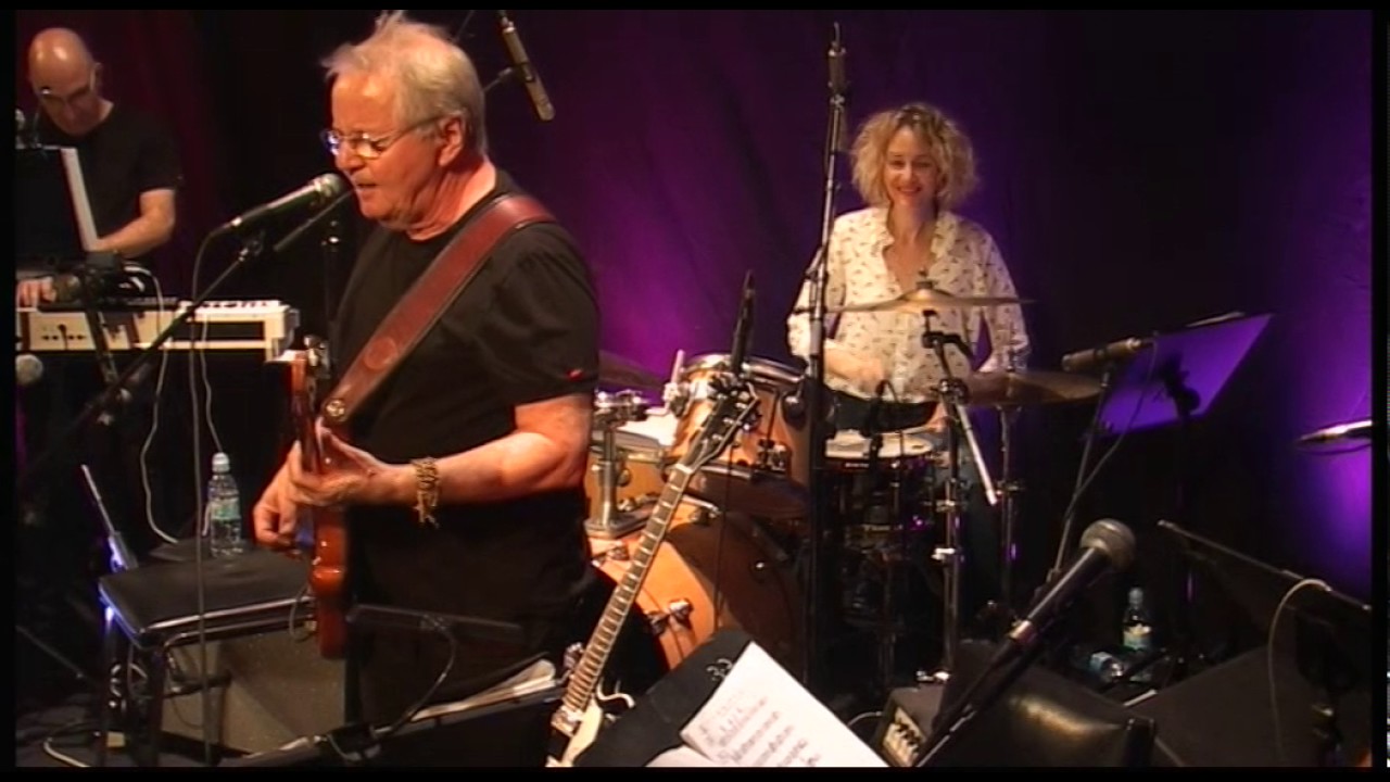 אלון אולארצ'יק - היא הולכת בדרכים