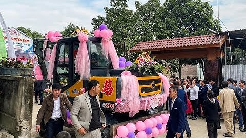 Màn rước dâu bằng máy xúc độc lạ gây bão mạng của chú rể Nghệ An