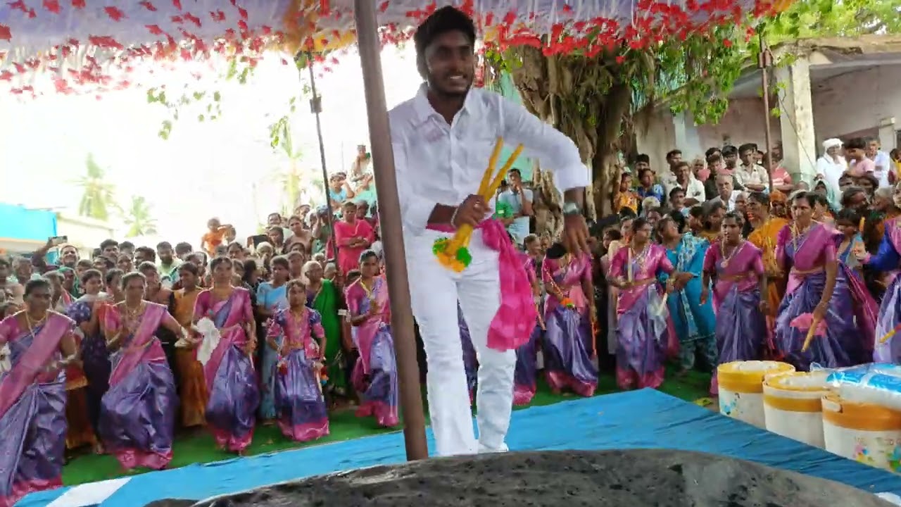 సుధీర్ కోలాటం 8374029720  సిరిగల దేవుడు సీతారాముని లీలాలు అంటూ చక్కగా వేశారు