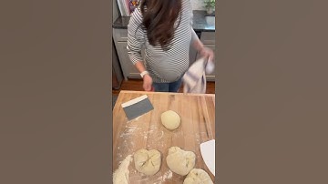 Shaping pizza dough 🍕 #bread #sourdough #pizza #shaping