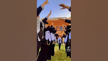 بعد دراسة وتعب وهمة تحفيز للتخرج والنجاح اللهم هذه الفرحة لگل من يتمناها 