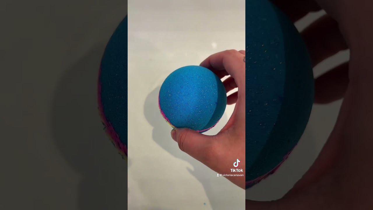 Обзор/демонстрация межгалактической бомбочки для ванны Lush #lush #bathbomb #intergalactic #selfc...