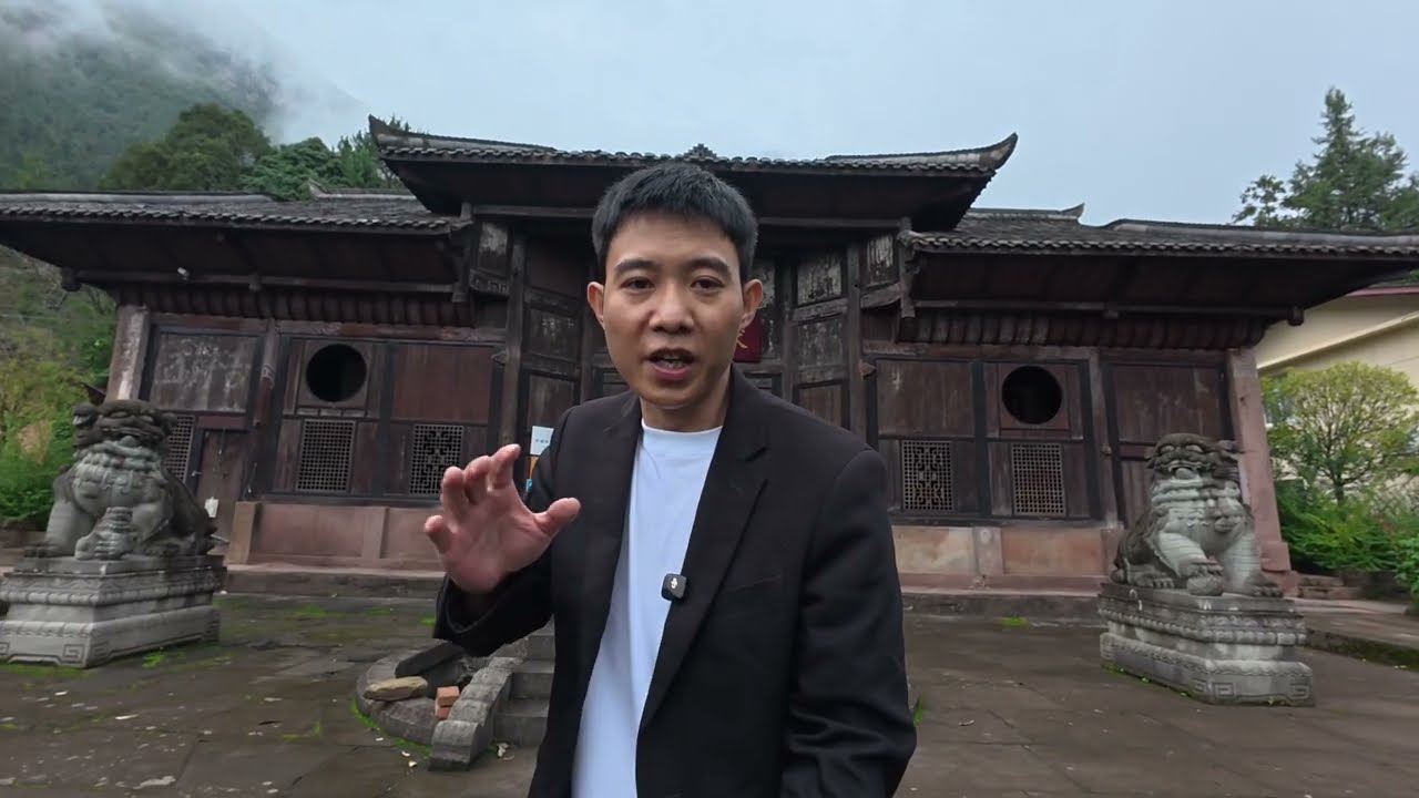 川北深山古宅“惊现人坟同屋”,规模宏大,雕刻精湛堪称一绝,为何葬在这里? - YouTube