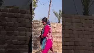 Desi Beautiful Village Girls Kaam karte hue🥰||#shorts #viral #village #desi #love #subscribe(2)