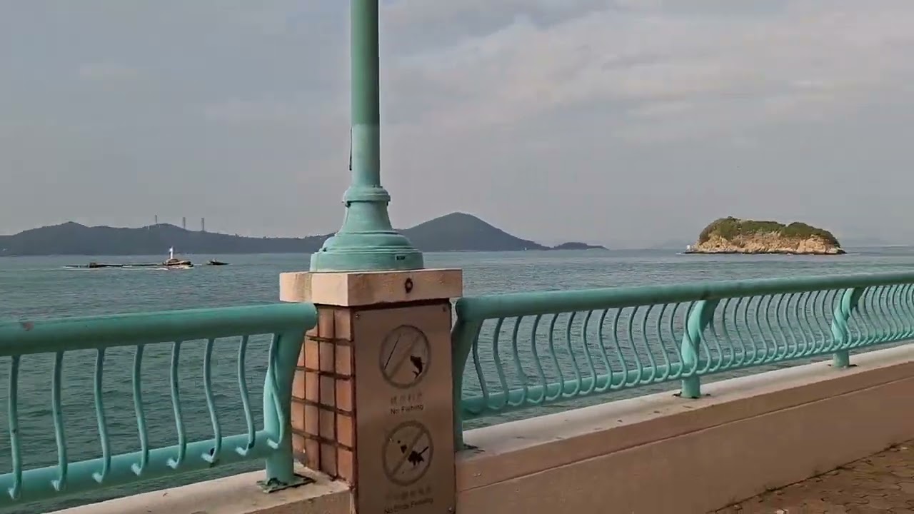 WALKING AT THE SEASIDE 