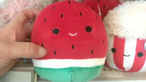 NEW EASTER SQUISHMALLOWS HUNTING AT WALGREENS