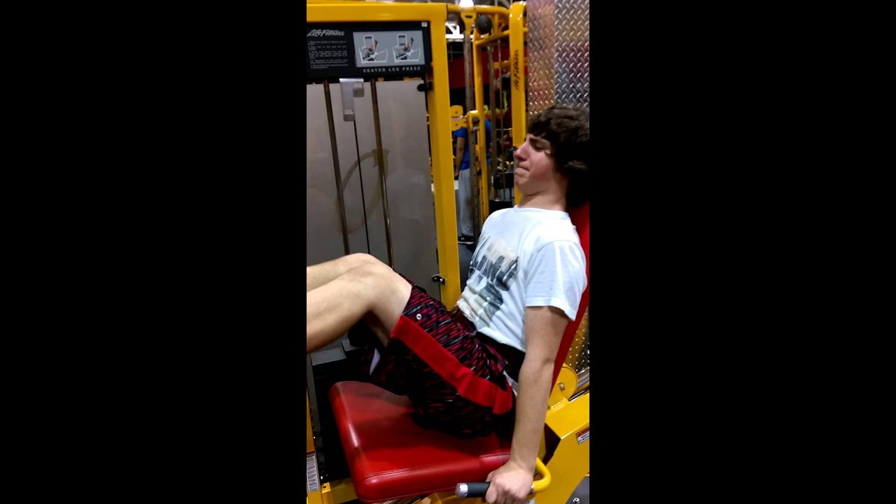 Download 15 year old does full rack 400 pounds leg Press